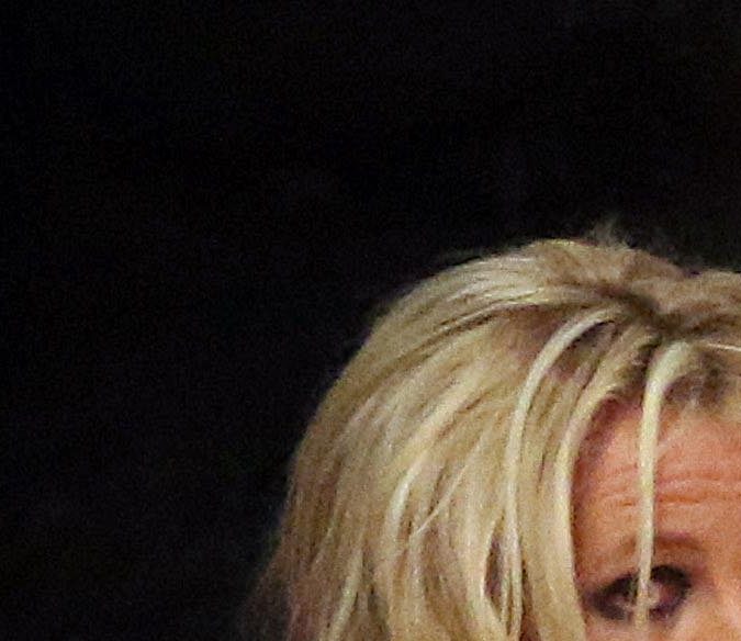 Britney Spears y Sam Asghari en un juego de Los Angeles Lakers- NBA.