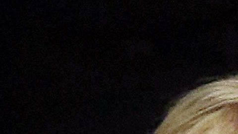 Britney Spears y Sam Asghari en un juego de Los Angeles Lakers- NBA.