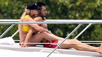 Britney Spears y Sam Asghari en un yate en Miami.