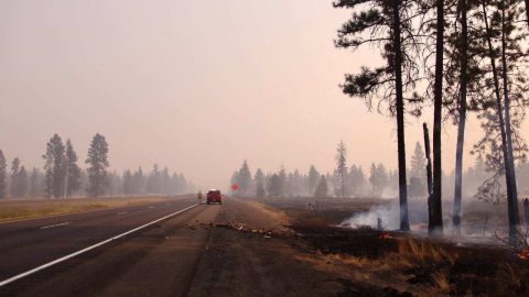 Un muerto, infraestructuras destruidas y evacuaciones tras incendios forestales en el estado Washington