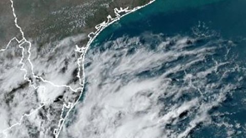 Tormenta tropical Idalia se intensifica cerca de Cuba y amenaza con convertirse en huracán rumbo a Florida