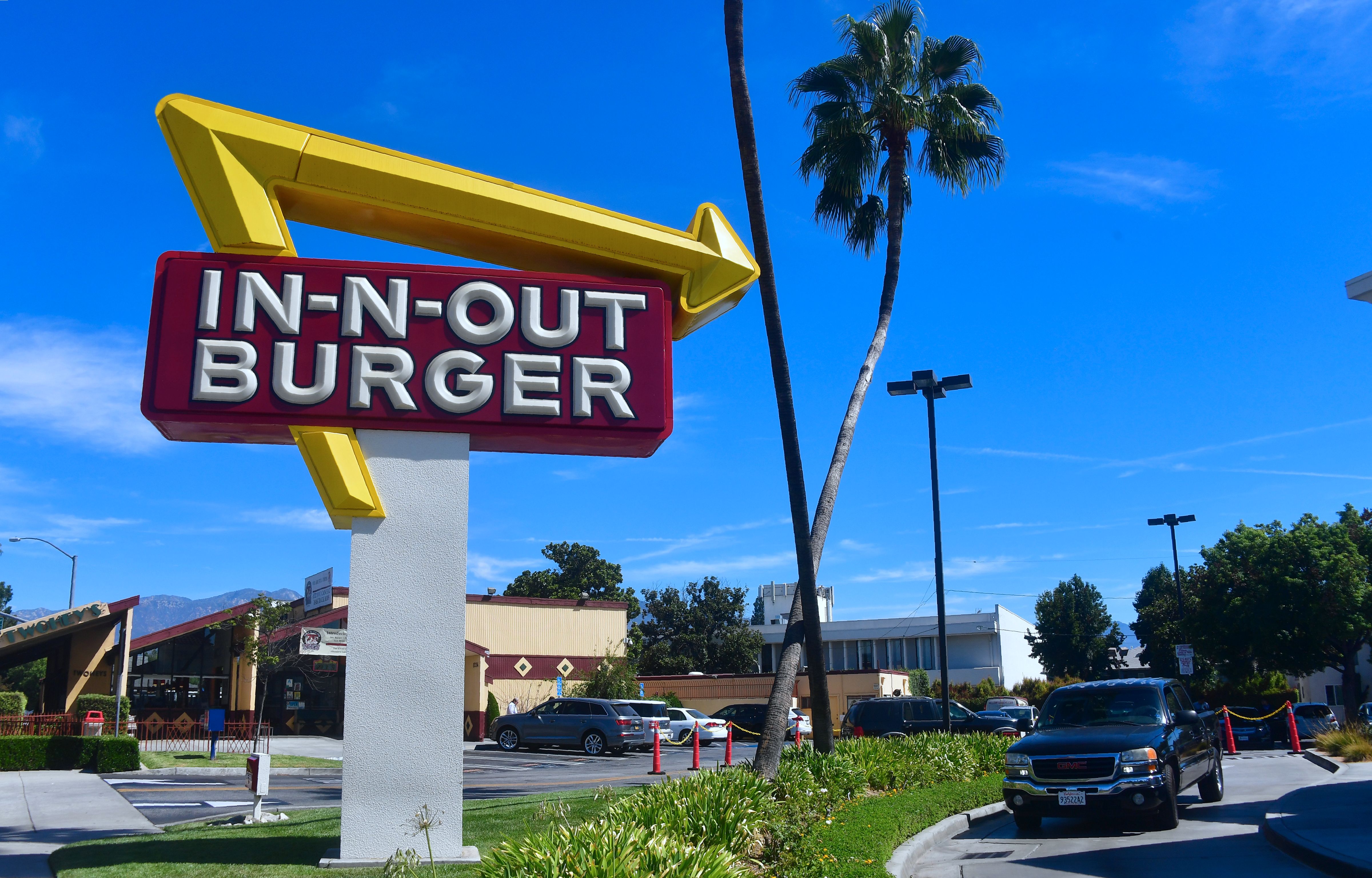 Restaurante In-N-Out Burger en Alhambra, California. Foto: FREDERIC J. BROWN/AFP vía Getty Images. 