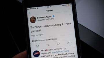Trump vuelve a Twitter, asegura que fue arrestado a pesar de no haber cometido ningún crimen