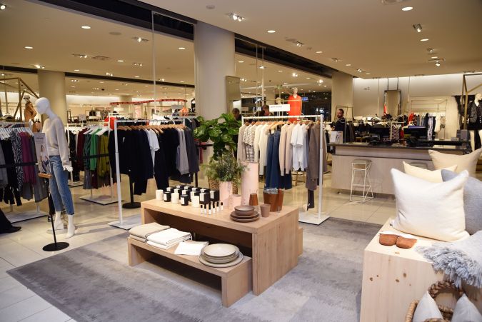 LOS ANGELES, CALIFORNIA - NOVEMBER 07: Atmosphere at Jenni Kayne Nordstrom Pop-up Dinner on November 07, 2018 in Los Angeles, California. (Photo by Presley Ann/Getty Images for Jenni Kayne)