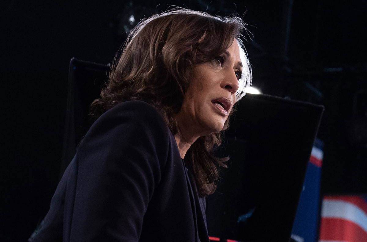 Kamala Harris dice que libertades ganadas en el país están "bajo ataque" y rechaza debatir con Ron DeSantis