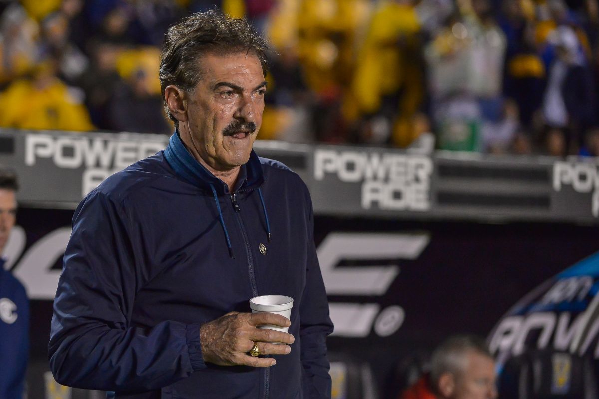 Ricardo La Volpe, experimentado entrenador argentino.
