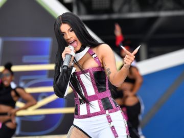 Subastan micrófono con el que Cardi B golpeó a fan