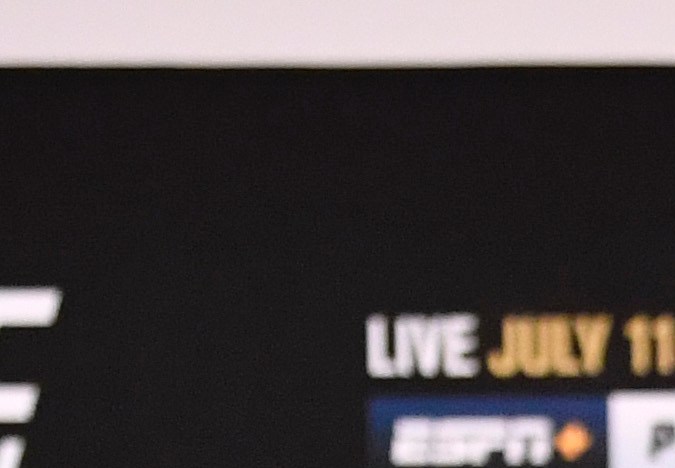 Jorge Masvidal posa en la báscula durante el pesaje oficial de UFC 251 dentro del Flash Forum en UFC Fight Island el 10 de julio de 2020 en Yas Island Abu Dhabi. Emiratos Árabes Unidos. Foto:  Jeff Bottari/Zuffa LLC vía Getty Images.