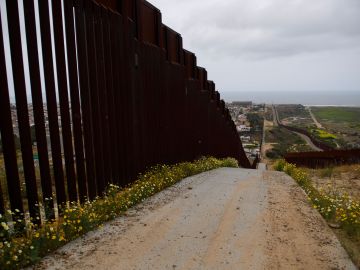 Se siguen registrando más muertes de inmigrantes al caer de la barrera fronteriza.