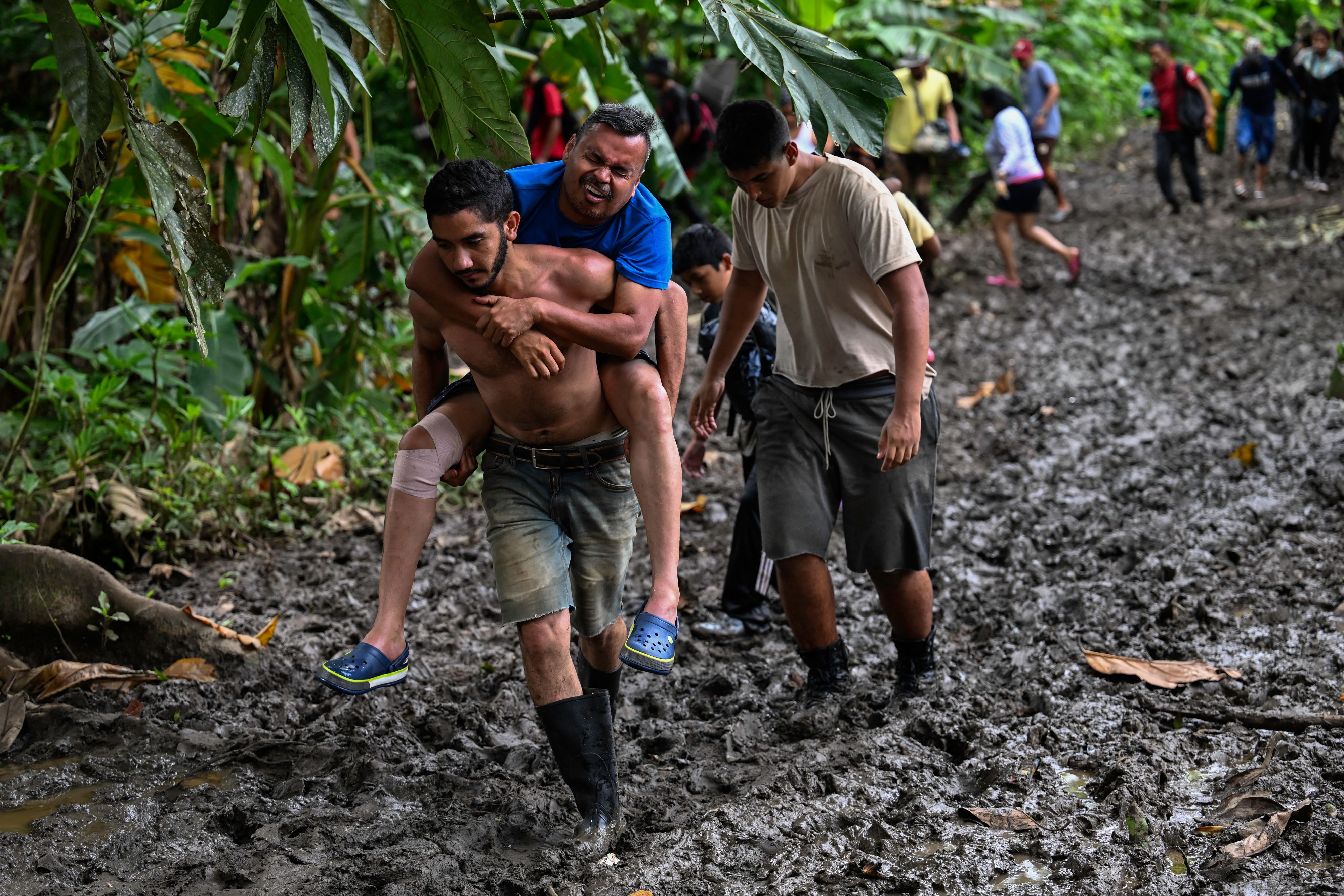 Panamá prepara medidas para contener la avalancha de migrantes que cruzan la selva del Darién
