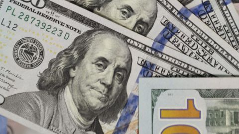 El dólar logró un avance mínimo frente al peso mexicano este lunes.