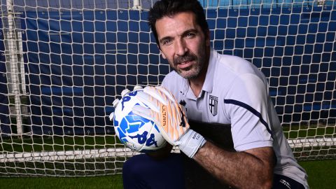 Gianluigi Buffon se retira después de 28 años de carrera.