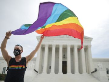 Veteranos LGBTQ demandan al Departamento de Defensa por bajas militares sin acceso a beneficios y violar privacidad