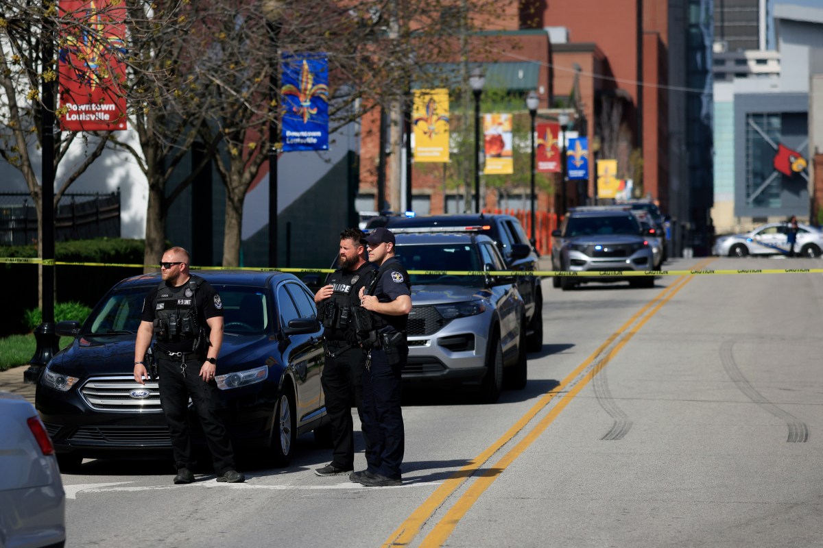 Dos Muertos Y Cinco Heridos En Un Tiroteo Registrado En El Centro De Louisville La Opinión 6488