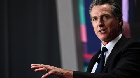 El gobernador Newsom ha desafiado públicamente al gobernador DeSantis a debatir sobre políticas durante meses.