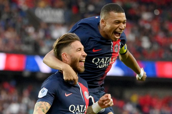 Sergio Ramos junto a Kylian Mbappe en su paso por el PSG. FRANCK FIFE-Getty Images.