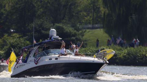 Accidente acuático en el lago Austin deja varios heridos, algunos graves y una persona desaparecida