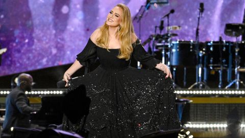 Adele llamó la atención de los guardias que molestaban a un fan.