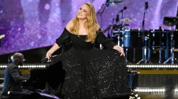 Adele llamó la atención de los guardias que molestaban a un fan.