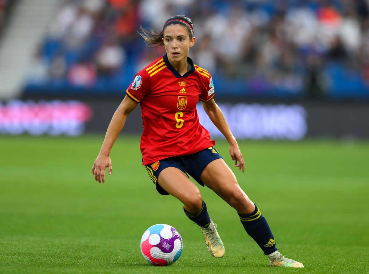 Aitana Bonmatí durante un partido con su selección. Foto: Getty Images.