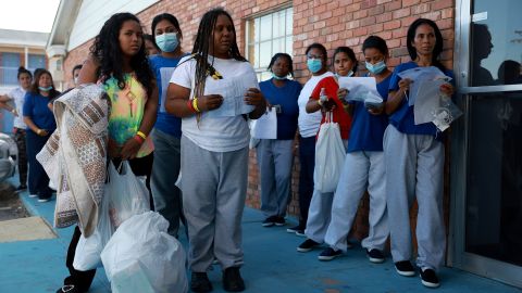 El programa de permisos humanitarios facilitó la entrada de 180,000 inmigrantes de Cuba, Venezuela, Haití y Nicaragua.