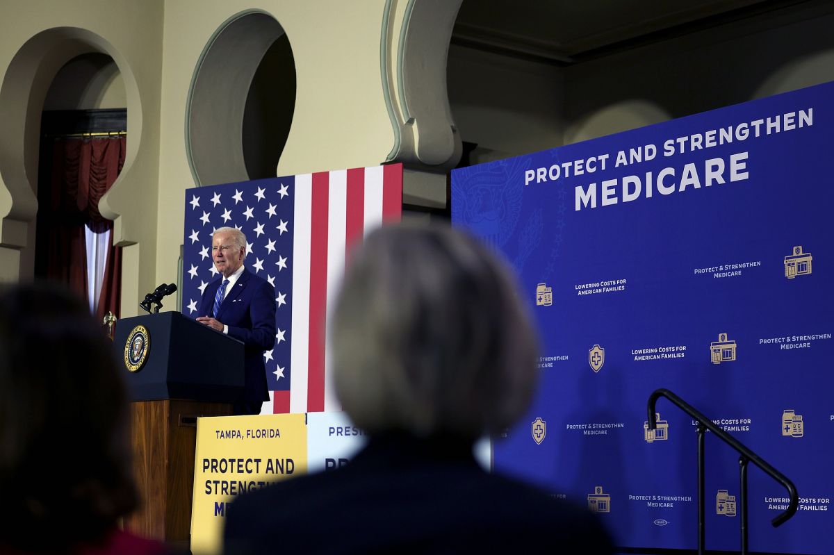 El presidente Biden dijo que continuará con negociaciones para bajar los costos de medicamentos.
