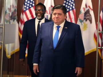 Gobernador de Illinois firma prohibición de la publicidad de armas de fuego que sea atractiva para niños