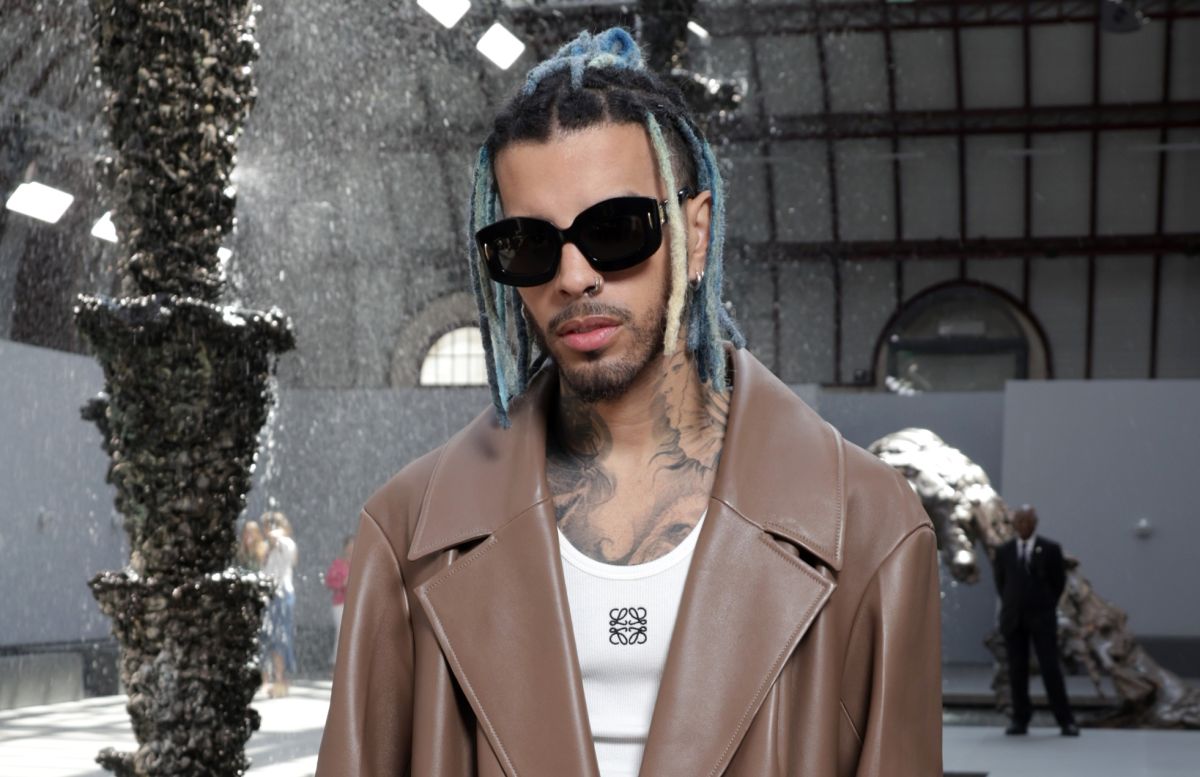 Rauw Alejandro en el Paris Fashion Week 2023.