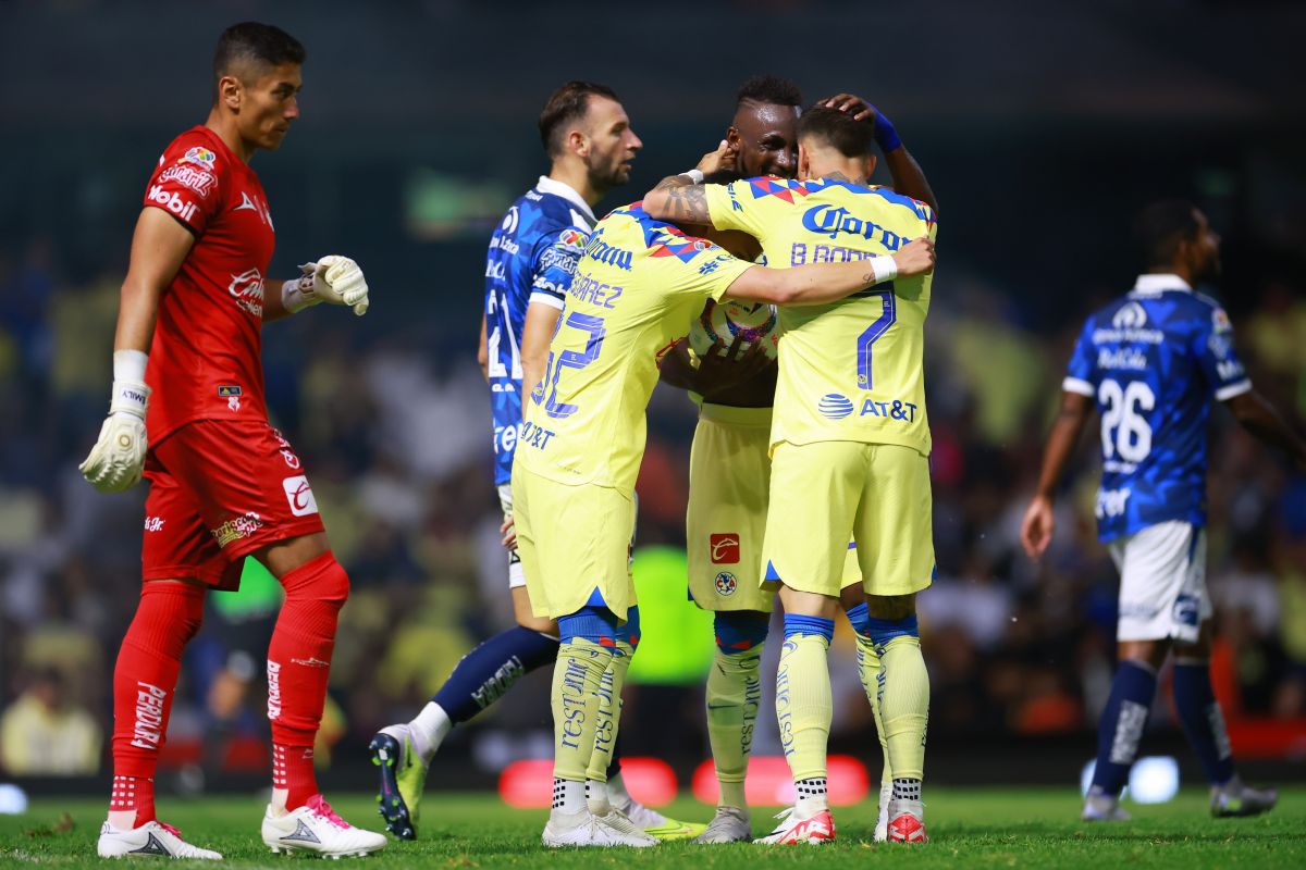 El Club América en celebración de gol.