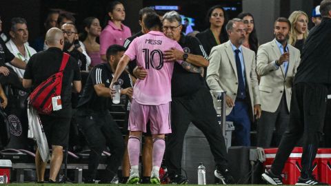 Gerardo 'Tata' Martino, Lionel Messi y David Beckham de fondo.