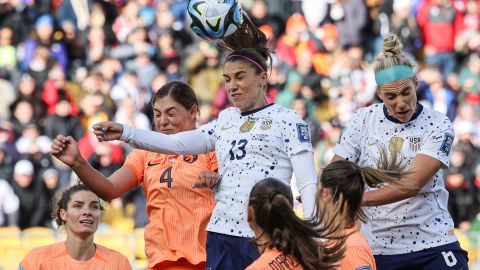 Alex Morgan contra Países Bajos, en duelo que el Team Usa igualó a un gol.