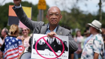 Crisis migratoria en Nueva York desata protestas en mansión del alcalde Eric Adams