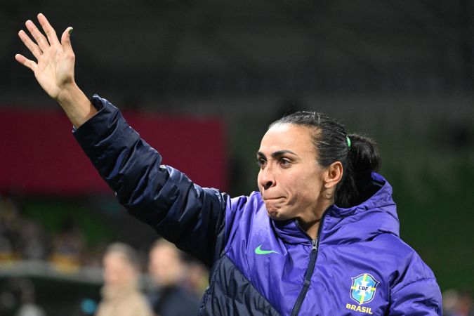 Marta vivió los minutos finales desde el banquillo. WILLIAM WEST - Getty Images.