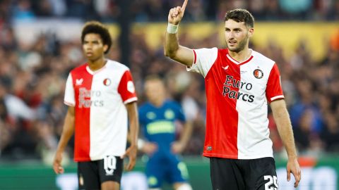 Santiago Giménez, delantero del Feyenoord.