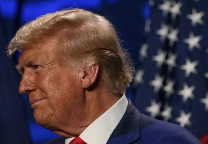 Trump continúa su campaña para 2024 pese a las acusaciones en su contra.