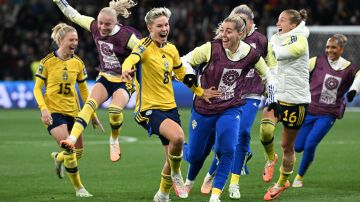 La Selección de Suecia celebra su pase a cuartos de final en el Mundial Femenil.