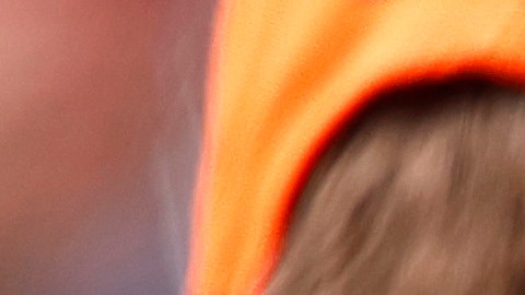 Checo Pérez conversa con Max Verstappen.