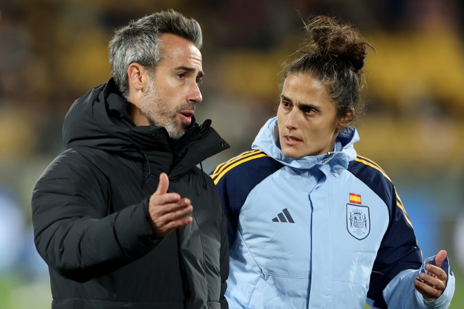 Jorge Vilda junto a la segunda entrenadora Montse Tomé. Foto: Catherine Ivill/Getty Images.