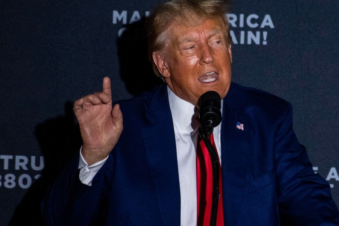 Donald Trump acudirá a la cárcel del condado de Fulton para escuchar la lectura de los 13 cargos que se le imputan