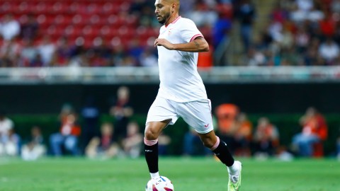 Tecatito Corona no se ha establecido en Sevilla.