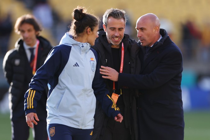 Motse Tomé, Jorge Vilda y Luis Rubiales. Foto: Catherine Ivill/Getty Images.