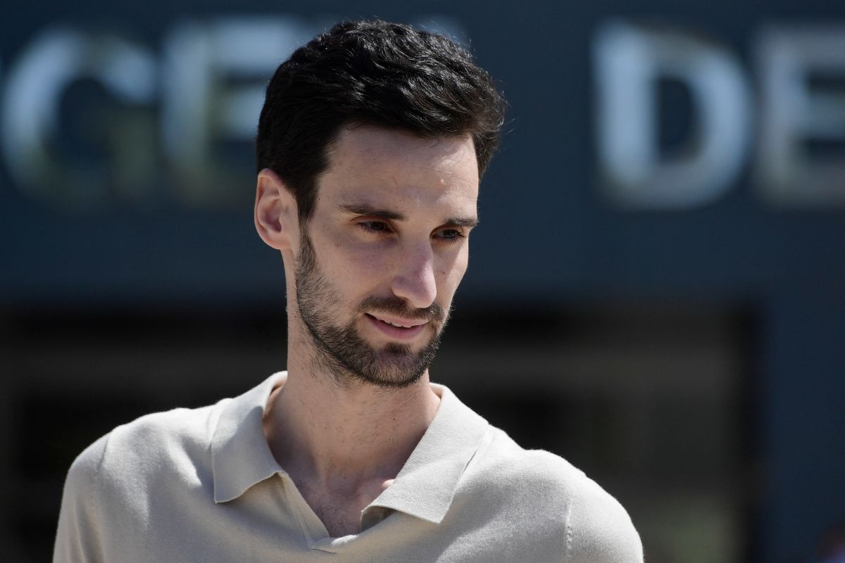 Sergio Rico leaves the hospital after being hospitalized for more than 80 days and a serious horse accident