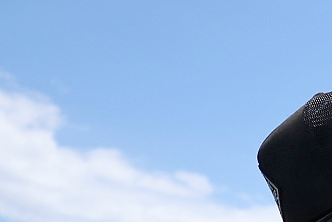 Voluntarios cargan agua en un bote para ser transportado al oeste de Maui desde el embarcadero de Kihei el 13 de agosto de 2023 en Kihei, Hawaii. Foto:  Justin Sullivan/Getty Images.