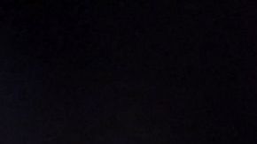 David Coote luego de expulsar a un futbolista del Arsenal por pérdida de tiempo.