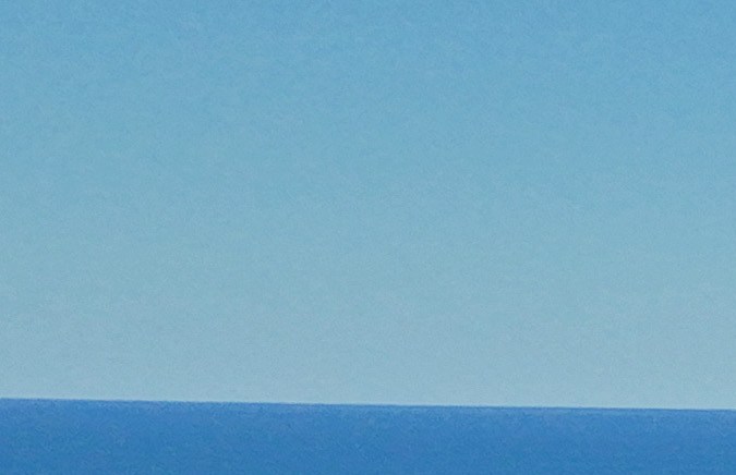 En una vista aérea, se ven autos y casas quemados en un vecindario que fue destruido por un incendio forestal el 17 de agosto de 2023 en Lahaina, Hawái. Al menos 111 personas murieron y miles fueron desplazadas. Foto: Justin Sullivan/Getty Images. 