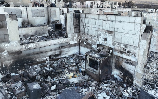 Alertan que el agua de Maui no es segura incluso con filtros