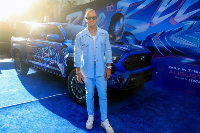 Javier "Chicharito" Hernández asiste a la proyección especial "Blue Beetle" Los Angeles de Warner Bros. Foto: Kayla Oaddams / Getty Images for Warner Bros and DC Films.