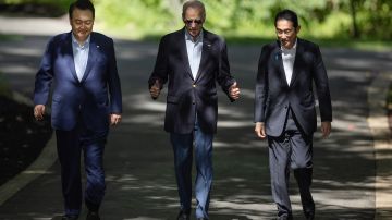 El presidente Biden celebró una cumbre con los primeros ministros japonés y coreano en Camp David.