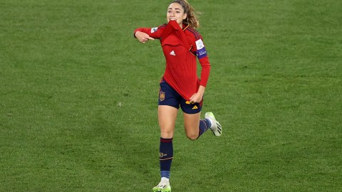 Olga Carmona celebra su gol en la final.