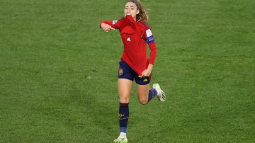 Olga Carmona celebra su gol en la final.
